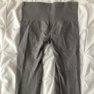 Grey lululemon crop